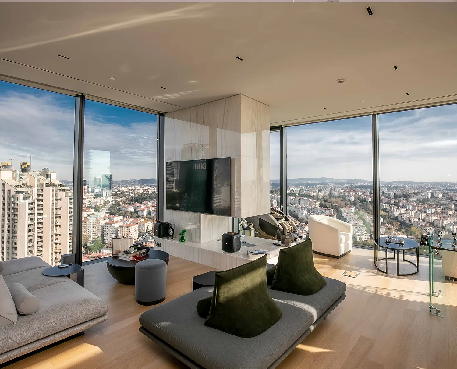 Çiftçi Towers Türkerler Gece Görünümü